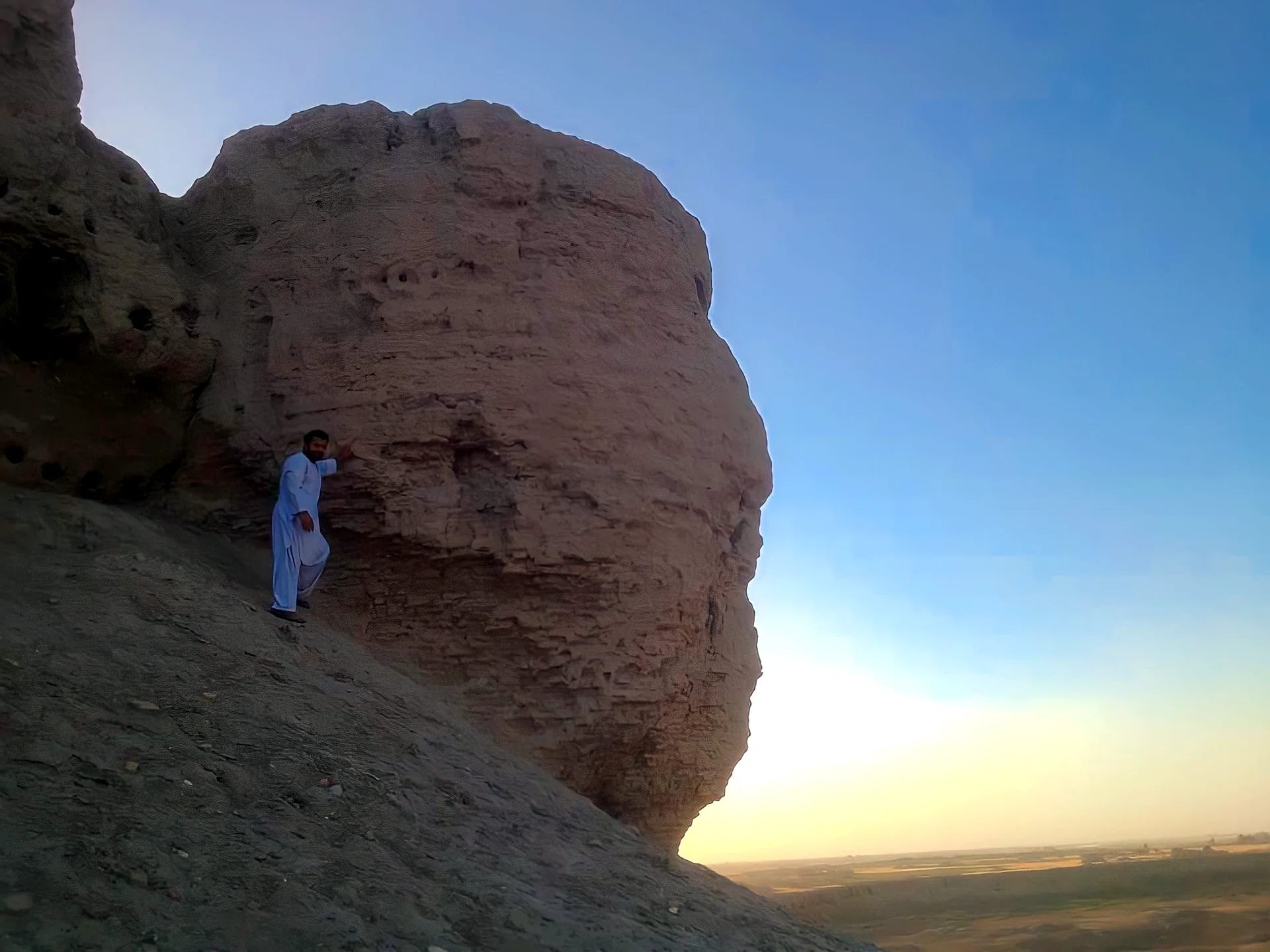 Qala-e-Bost Arch — view 3