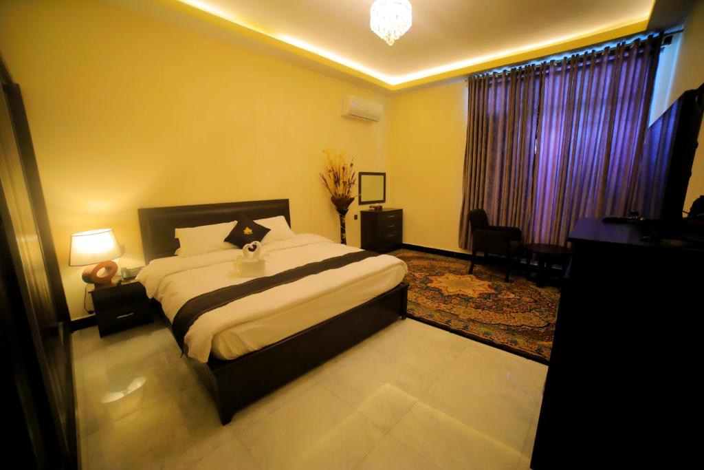 Taj Hotel room
