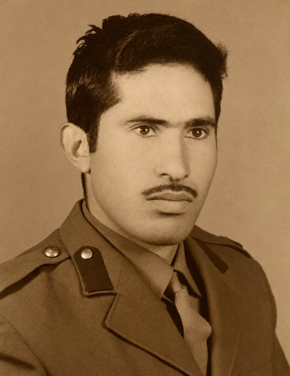 Earlier military service photograph connected to the return visit